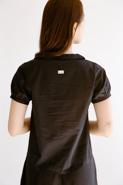 PUFF SLEEVE BUTTON DOWN IN ONYX DOBBY
