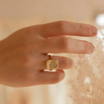 Dea Dia Brass Sun Tarot Ring