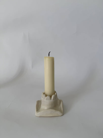Flip-flap flat scalloped candleholder