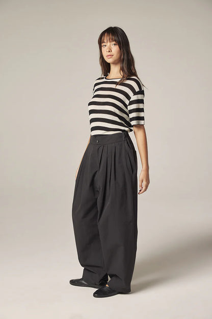 Amente Black Elastic Pleated Pants