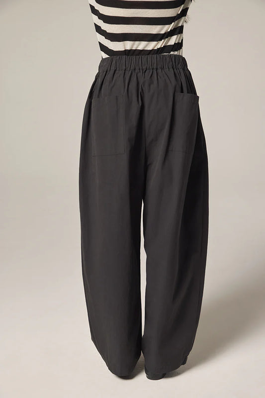 Amente Black Elastic Pleated Pants