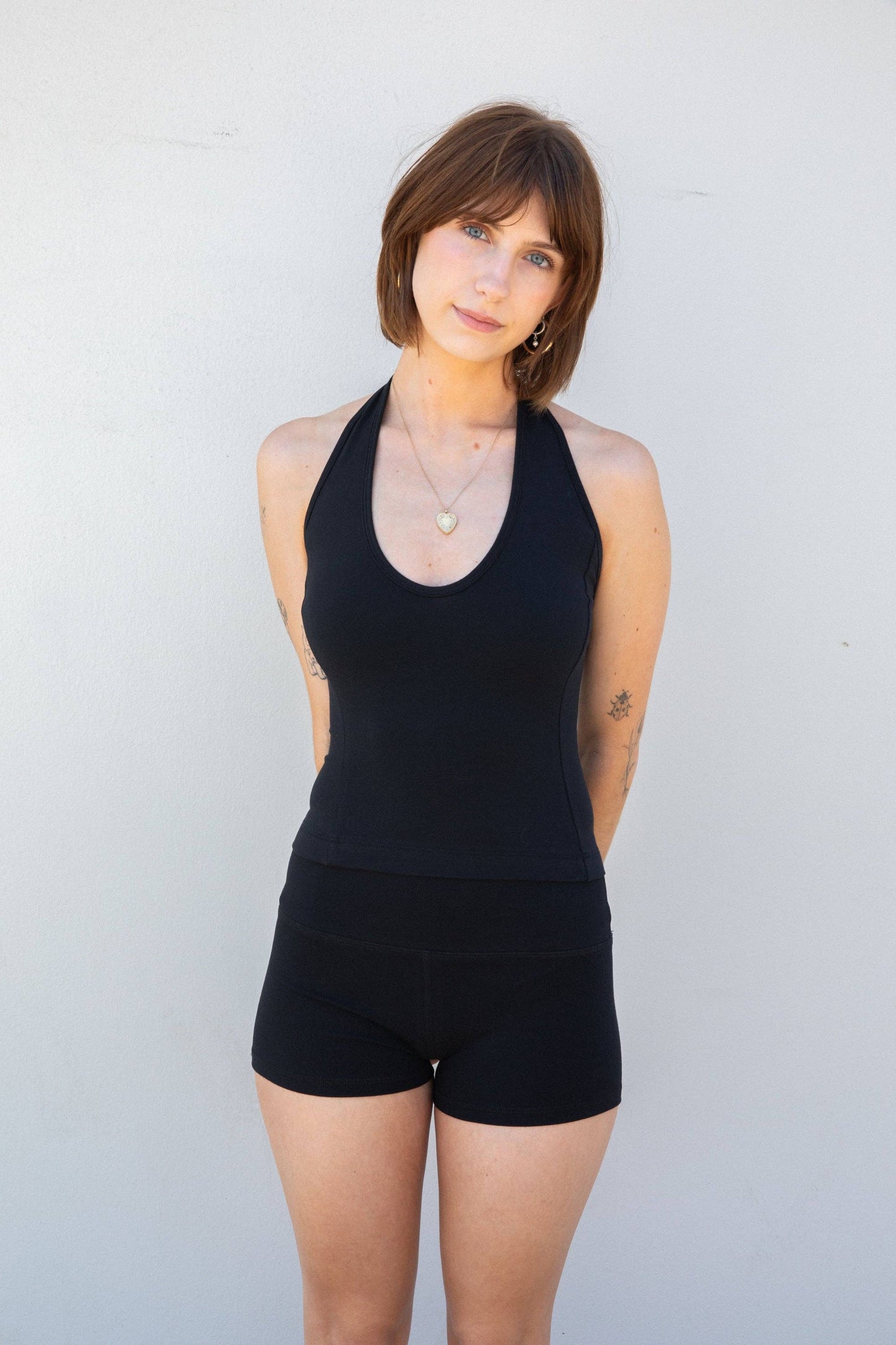 SPORTY HALTER TOP IN ONYX