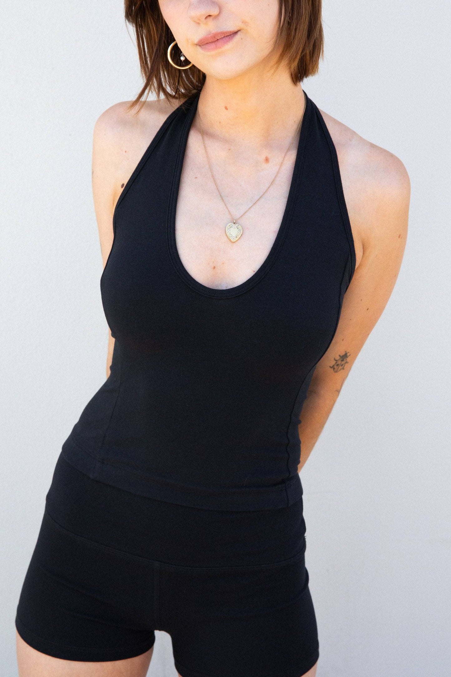 SPORTY HALTER TOP IN ONYX