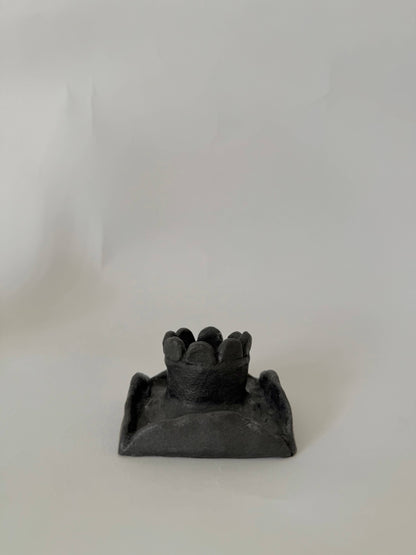 Flip-flap flat scalloped candleholder